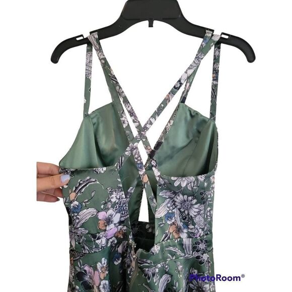 Bebe Criss Cross Back Flares Floral Dress 0 - Picture 6 of 9